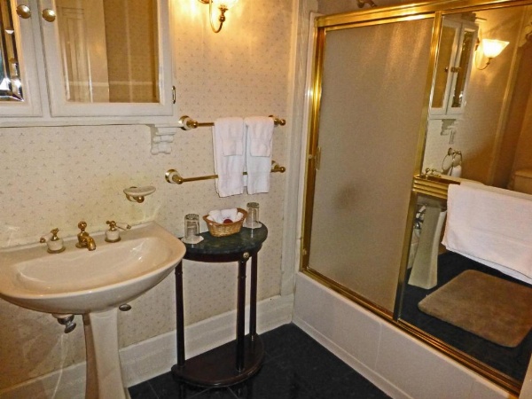 Victorian Inn image 11