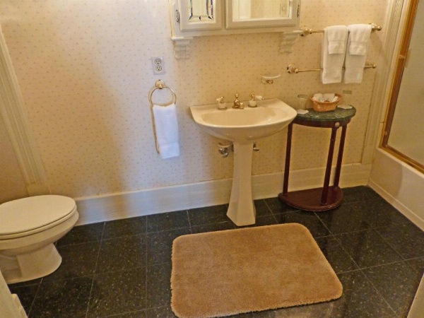 Victorian Inn image 13
