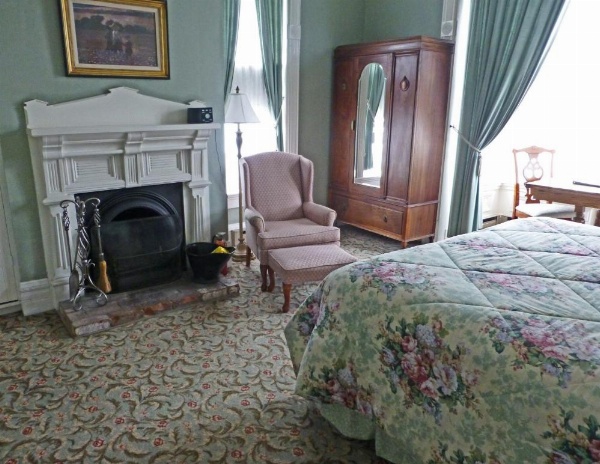 Victorian Inn image 14