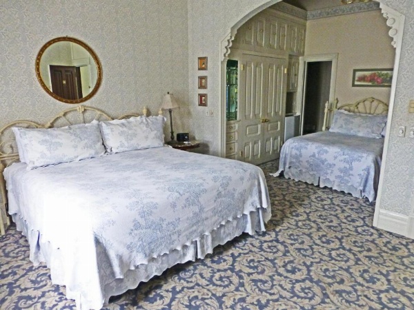 Victorian Inn image 19