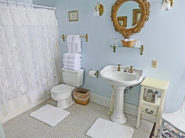 Victorian Inn image 23
