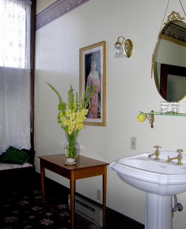 Victorian Inn image 4