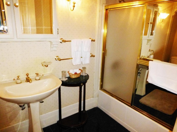 Victorian Inn image 6