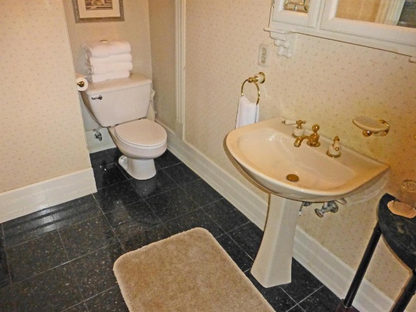 Victorian Inn image 7